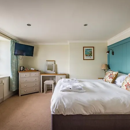 Edgcumbe Arms Otel