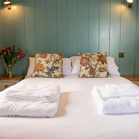 Edgcumbe Arms Otel