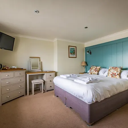 Otel Edgcumbe Arms 3*