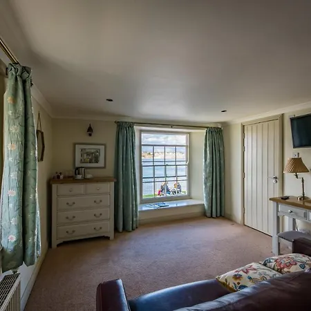 Otel Edgcumbe Arms 3*